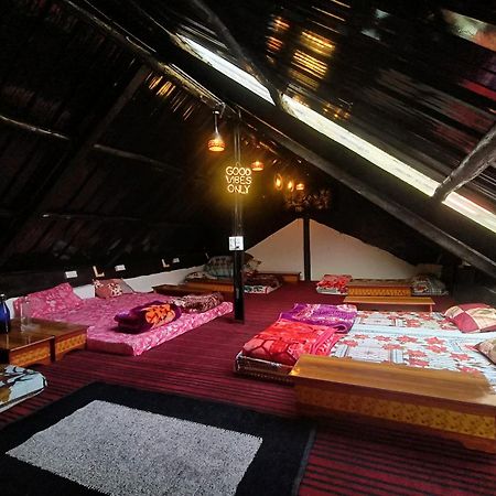 Hostel Stoner'S Delight Kulu Exterior foto